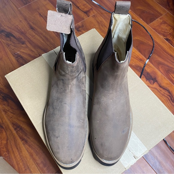 Brand new in box Line of Trade leather Chelsea boots - Picture 5 of 10